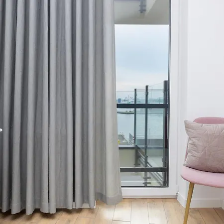 Apartment Nowa Flotylla Stylowy Z Widokiem Na Port By Renters *
